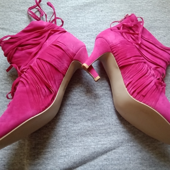 Women's Pink Fringe Open-Toe Shoes - Picture 3 of 3